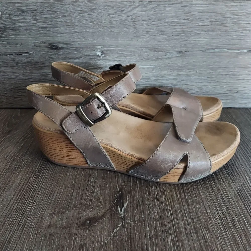 DANSKO LAURIE BURNISHED CALF STONE LEATHER SANDAL 39 WEDGE CASUAL VACATION